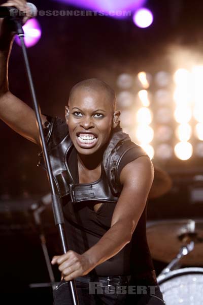 SKUNK ANANSIE - 2010-08-27 - SAINT CLOUD - Domaine National - Grande Scene - 